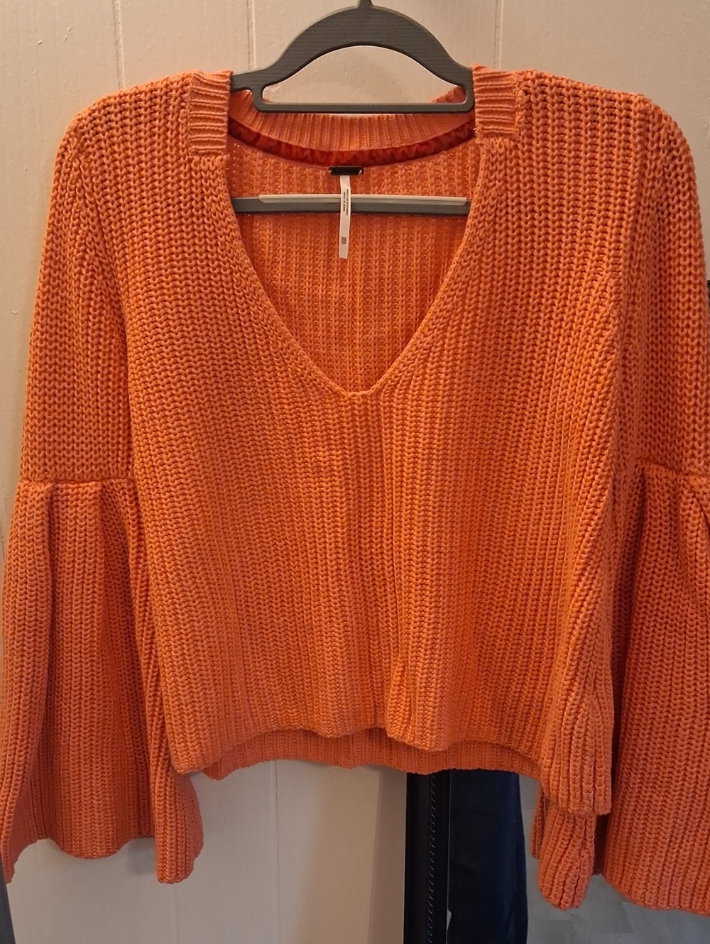 Free People Coral Orange Pink Ribbed V‑Neck Knit Crop Bell Sleeve Sweater
